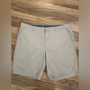 Columbia Men’s Size 44 W Lightweight Flat Front Beige Chino Shorts